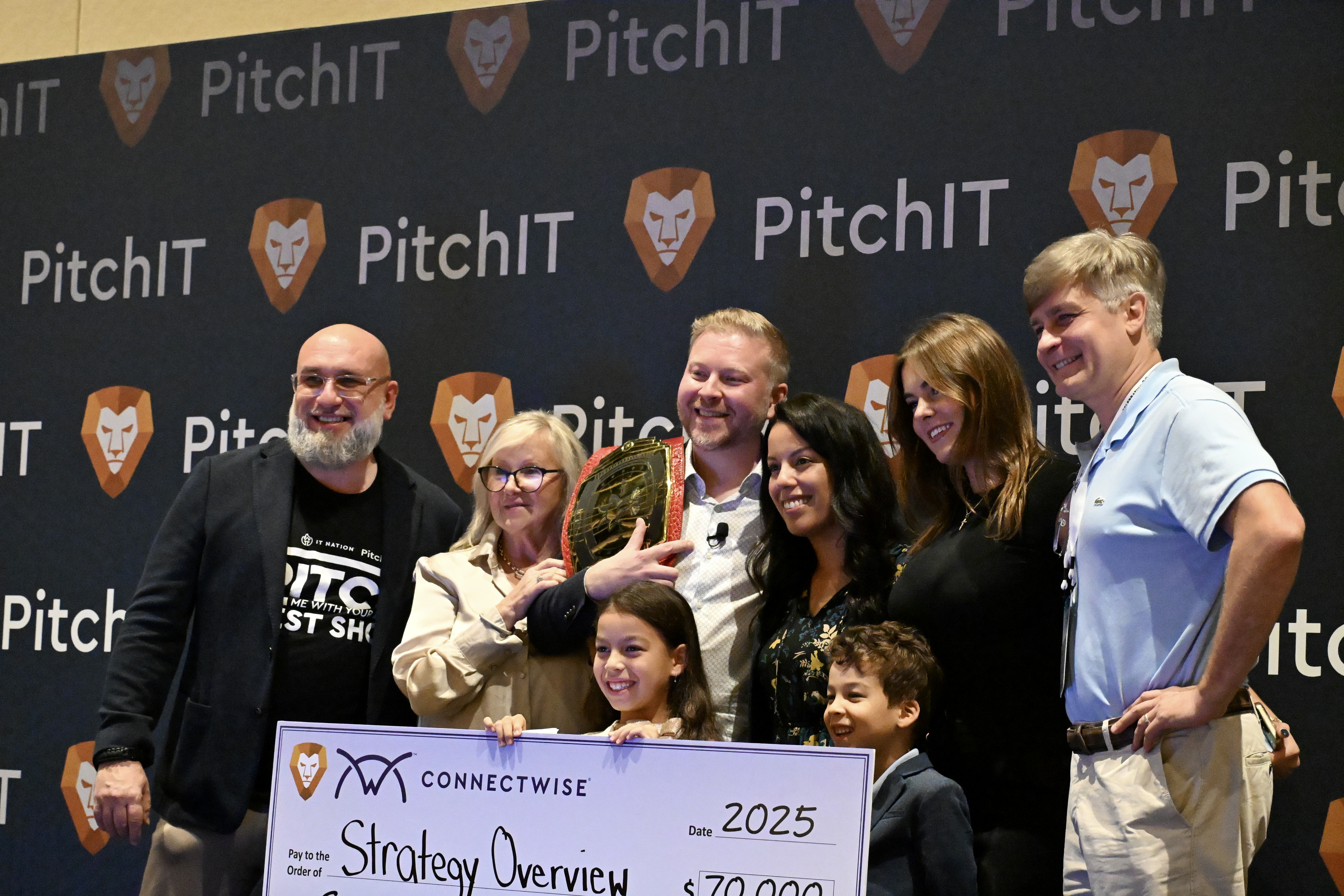 PitchIT winner group photo